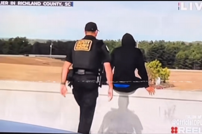 😂 SOUTH CAROLINA DEPUTY MAKES SUSPECT “SIT LOTUS” ON THE HIGHWAY! 🧘‍♂️